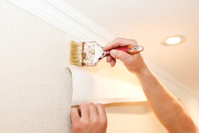 Pose de papier peint à Azur — revêtements muraux et toiles de verre